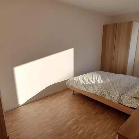 Am Knotenpunkt Zu Vielen Buendner Skigebieten