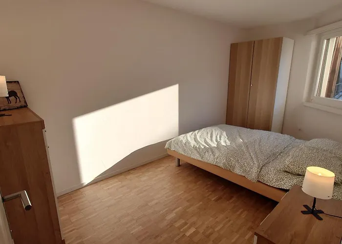 Am Knotenpunkt Zu Vielen Buendner Skigebieten